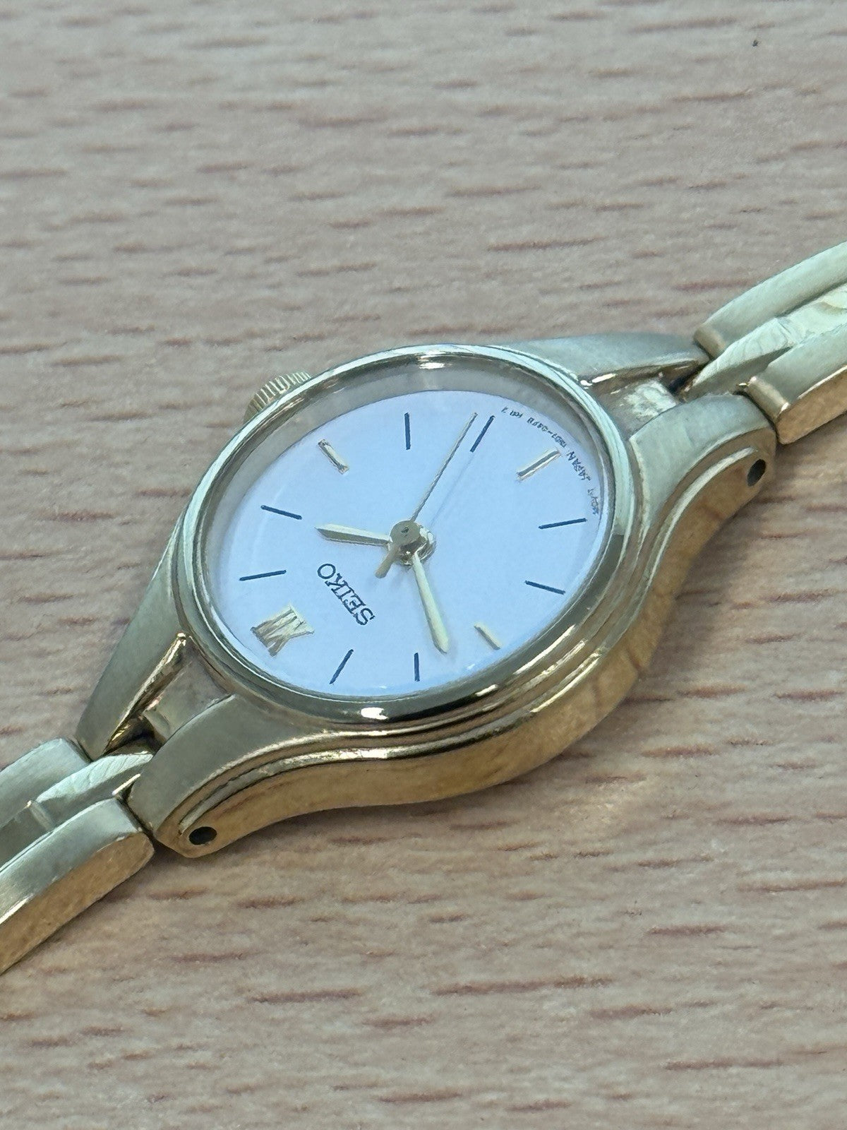 Seiko Gold Plated Vintage Ladies Watch Working Quartz Beautiful Petite 19mm
