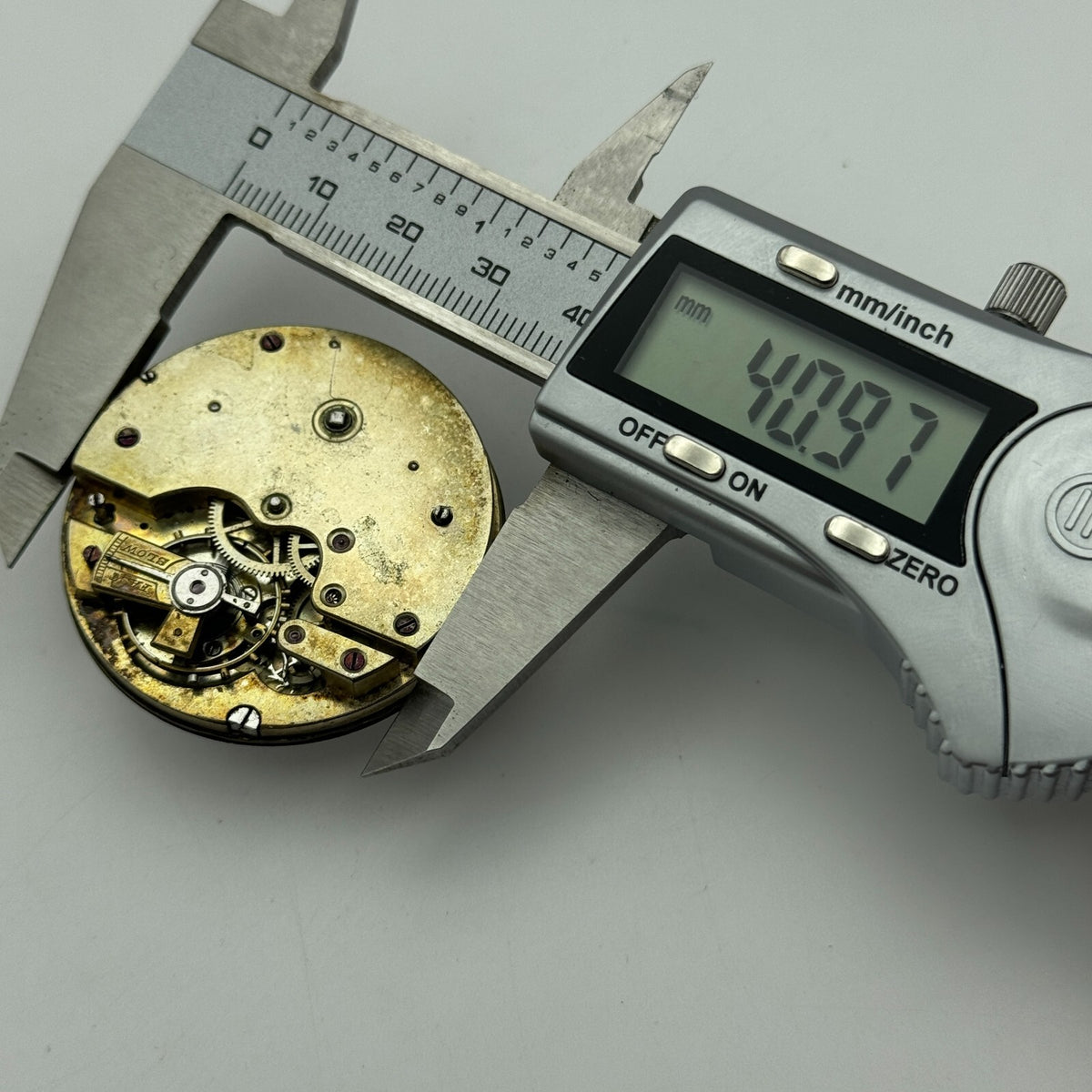 Antique Pocket Watch Movement Key Wound Parts Repair Spares 42.7mm