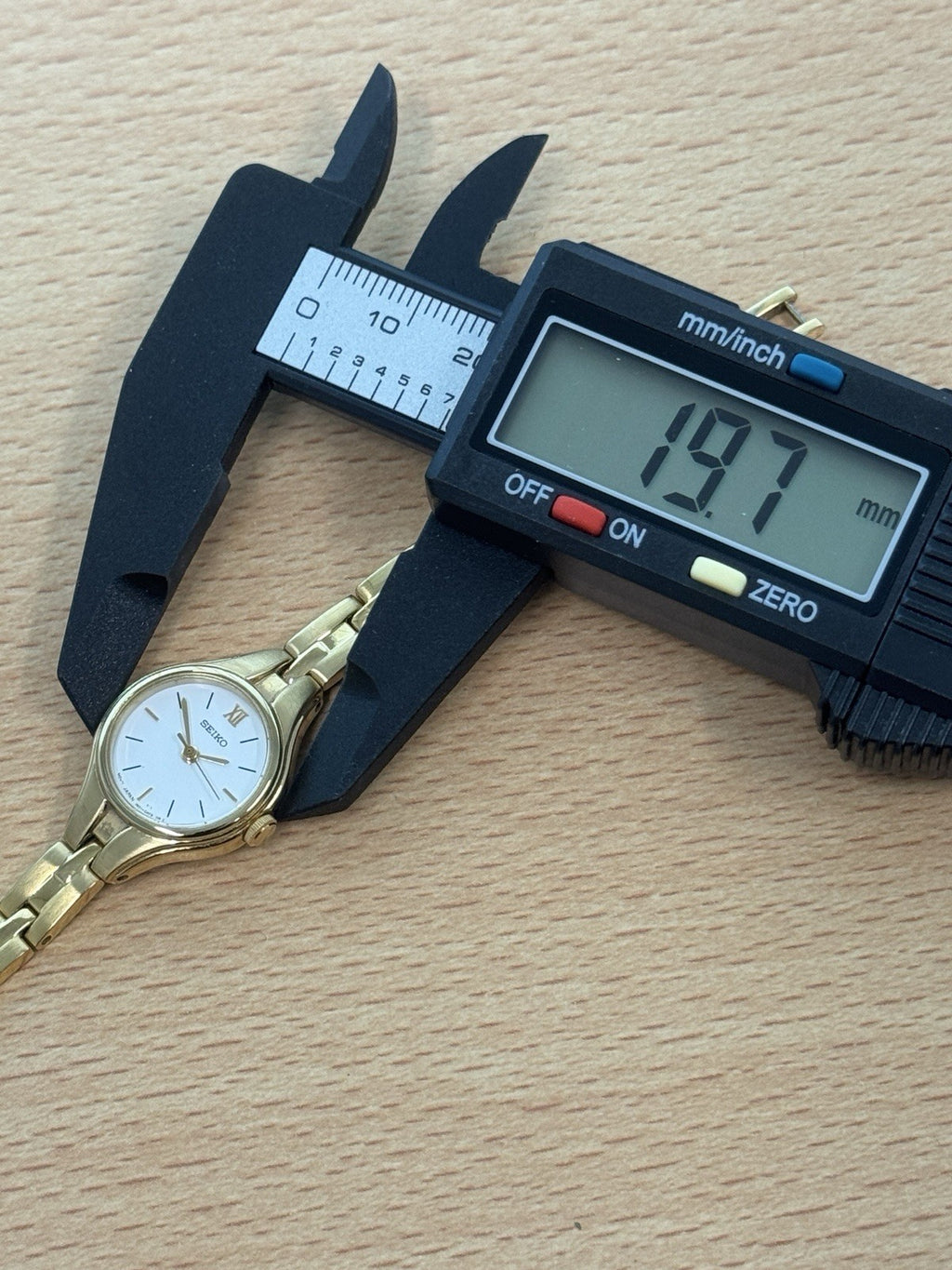 Seiko Gold Plated Vintage Ladies Watch Working Quartz Beautiful Petite 19mm