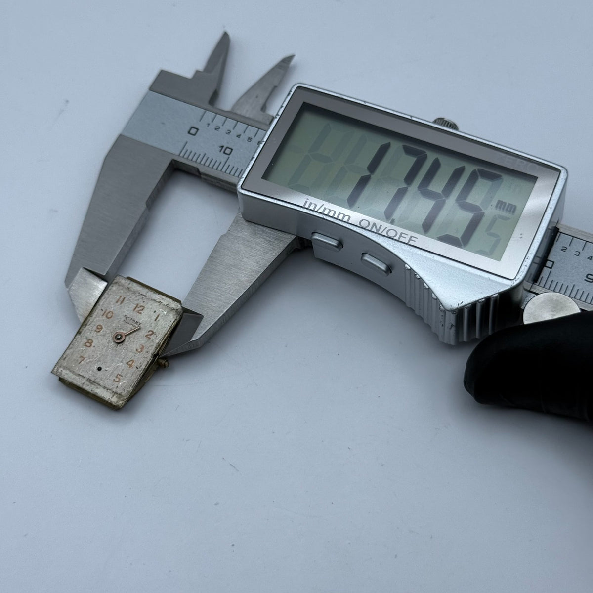 Revue 73 Watch Movement - Rotary Maximus 15 Jewels - For Parts / Repair - 17.4mm
