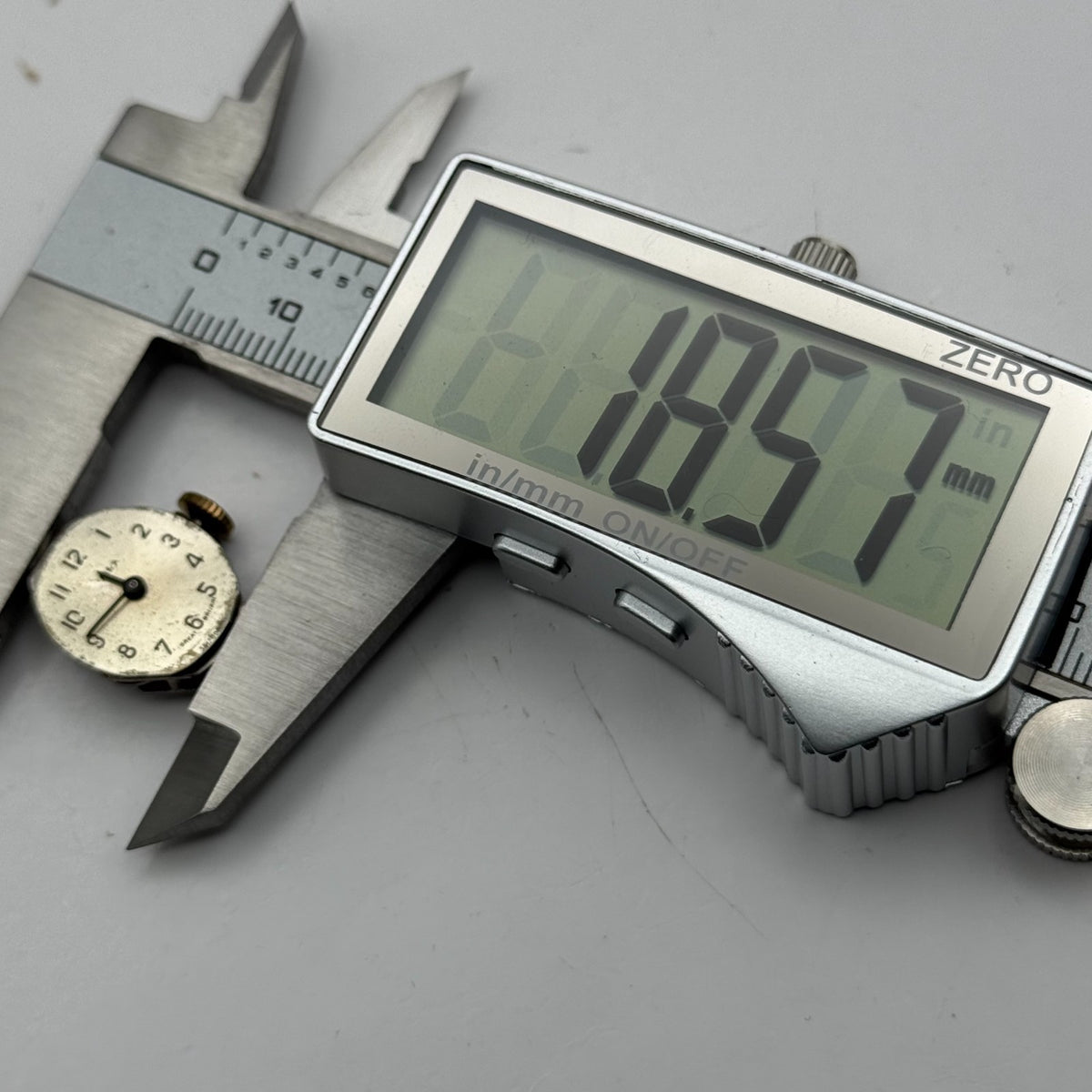 Timex 453 Watch Movement Great Britain Manual Wind Vintage Parts Repair 14.2mm