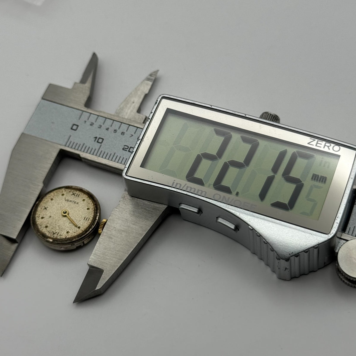Vertex 42 Watch Movement - VW 15 Jewels - Running - For Parts / Repair - 19.6mm