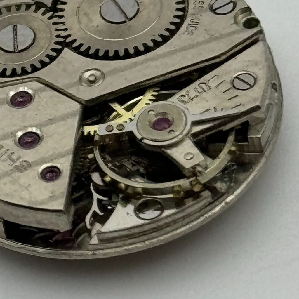 Peseux P 220 Watch Movement - Shield 15 Jewels - For Parts / Repair - 19.7mm