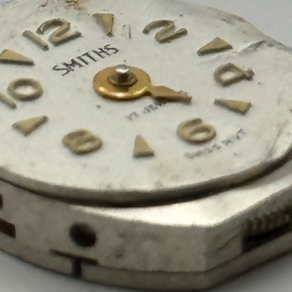 Smiths 950 Watch Movement 17 Jewels Swiss Bad Condition For Parts Repair 12.9mm