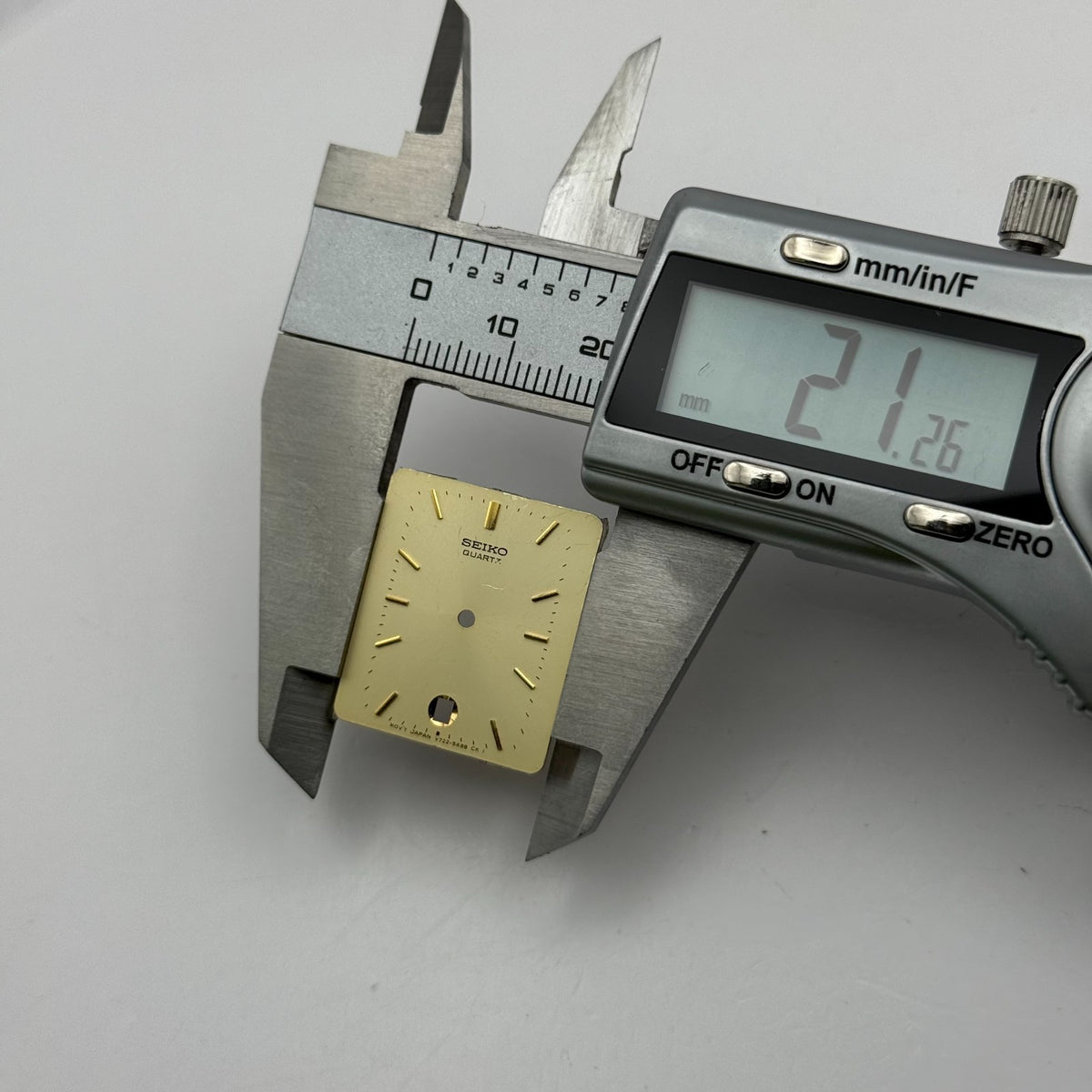 Seiko V722-5A88 Watch Dial Gold Tone Quartz Vintage Spare Parts Repair 21.2mm