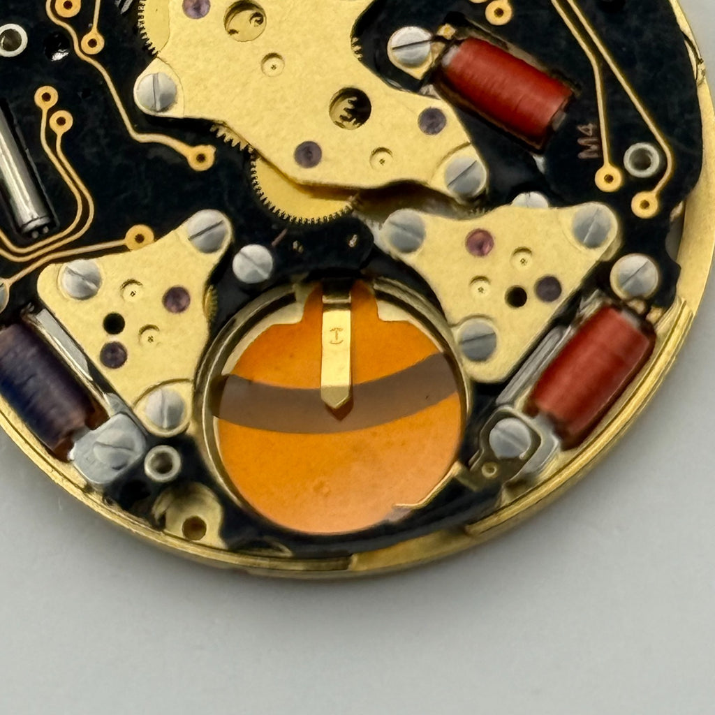 Unidentified Watch Movement - Quartz Spares - For Parts / Repair - 28.5mm