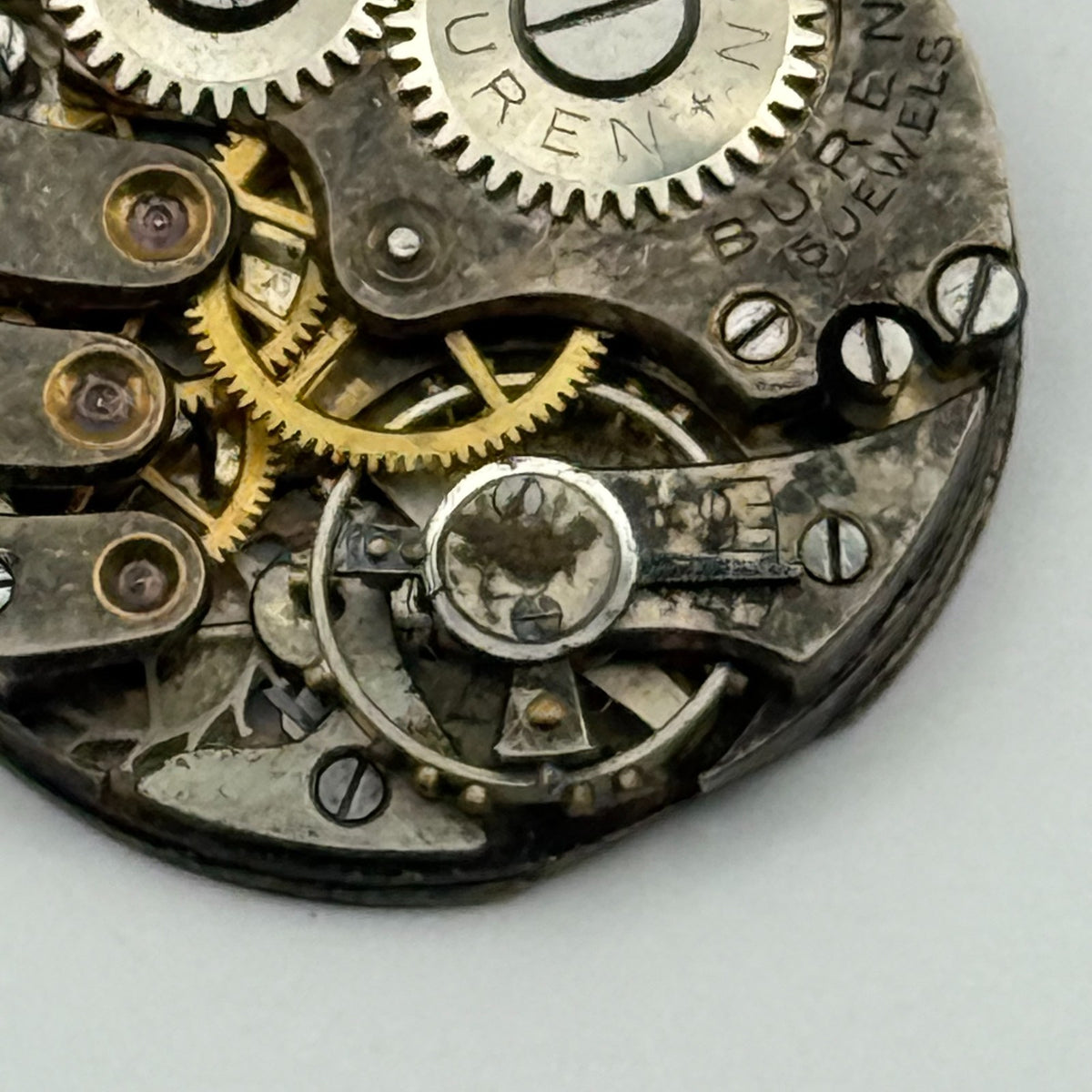 Buren 8 3/4 15 Jewels Watch Movement - For Parts / Repair - 19.7mm
