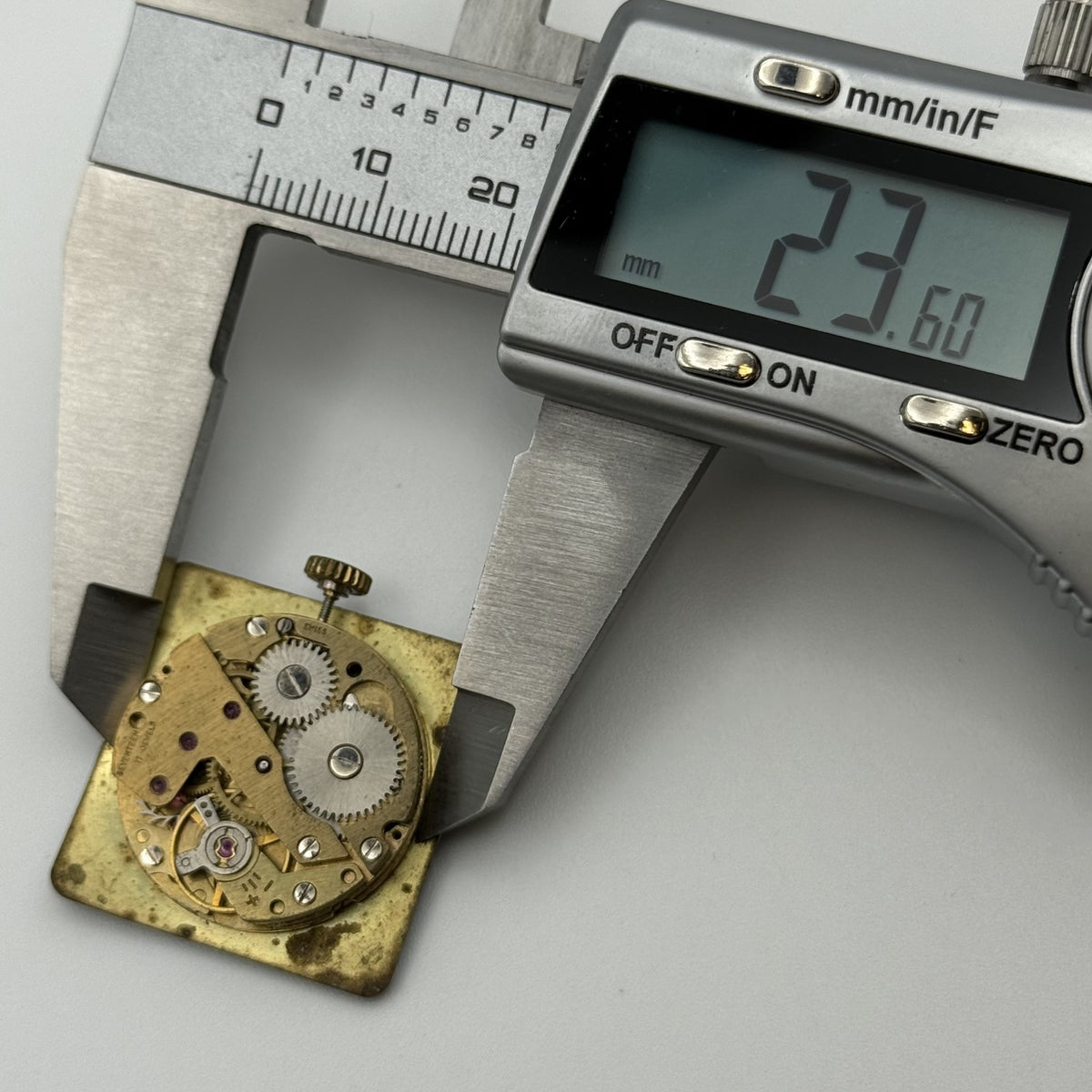 SGT 200-1 Watch Movement - For Parts / Repair