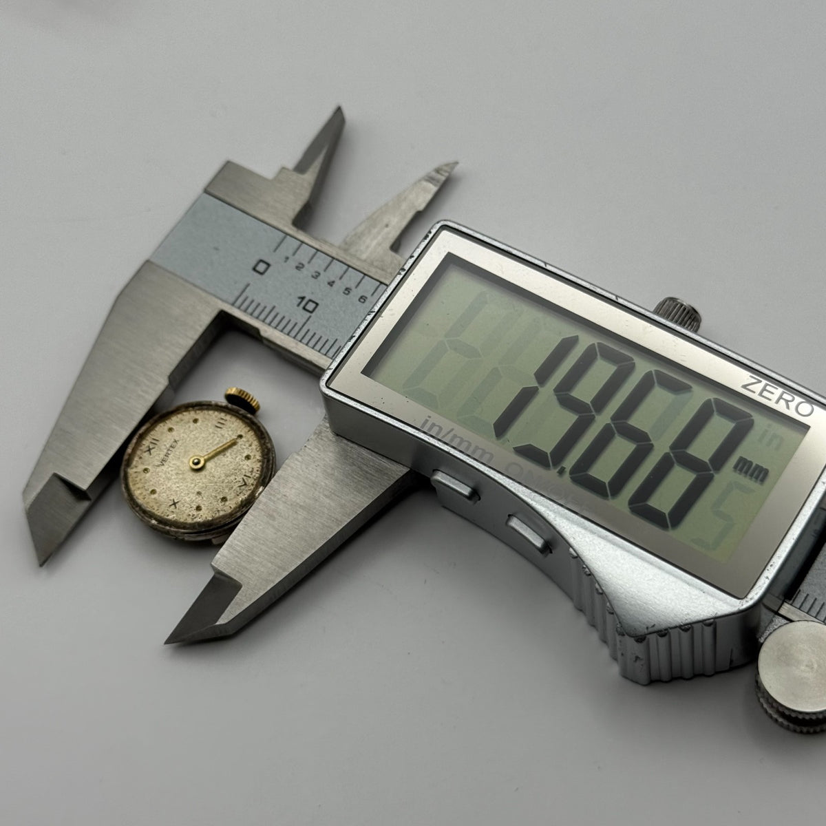 Vertex 42 Watch Movement - VW 15 Jewels - Running - For Parts / Repair - 19.6mm