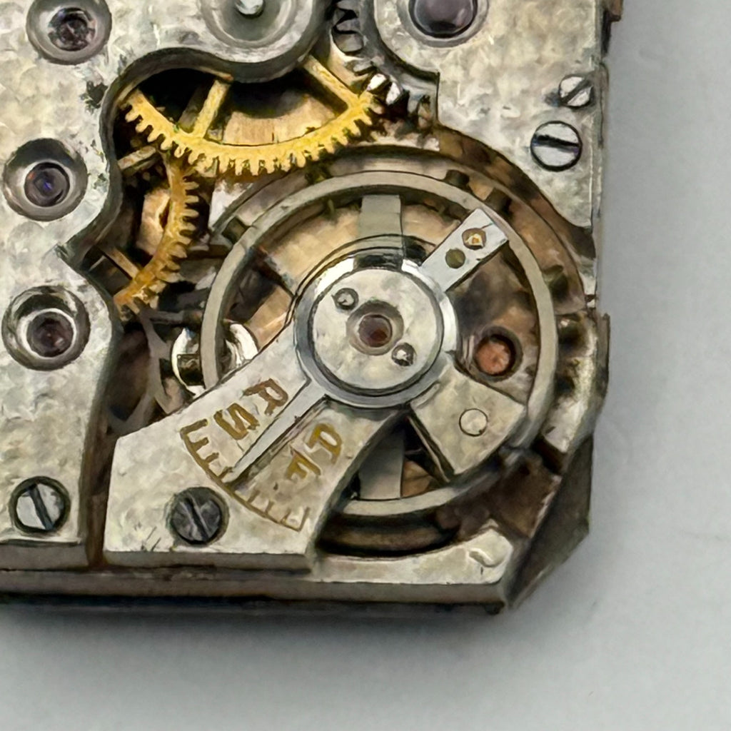 Majex EW Watch Movement - Tank 17 Jewels Tonneau - For Parts / Repair - 15.5mm