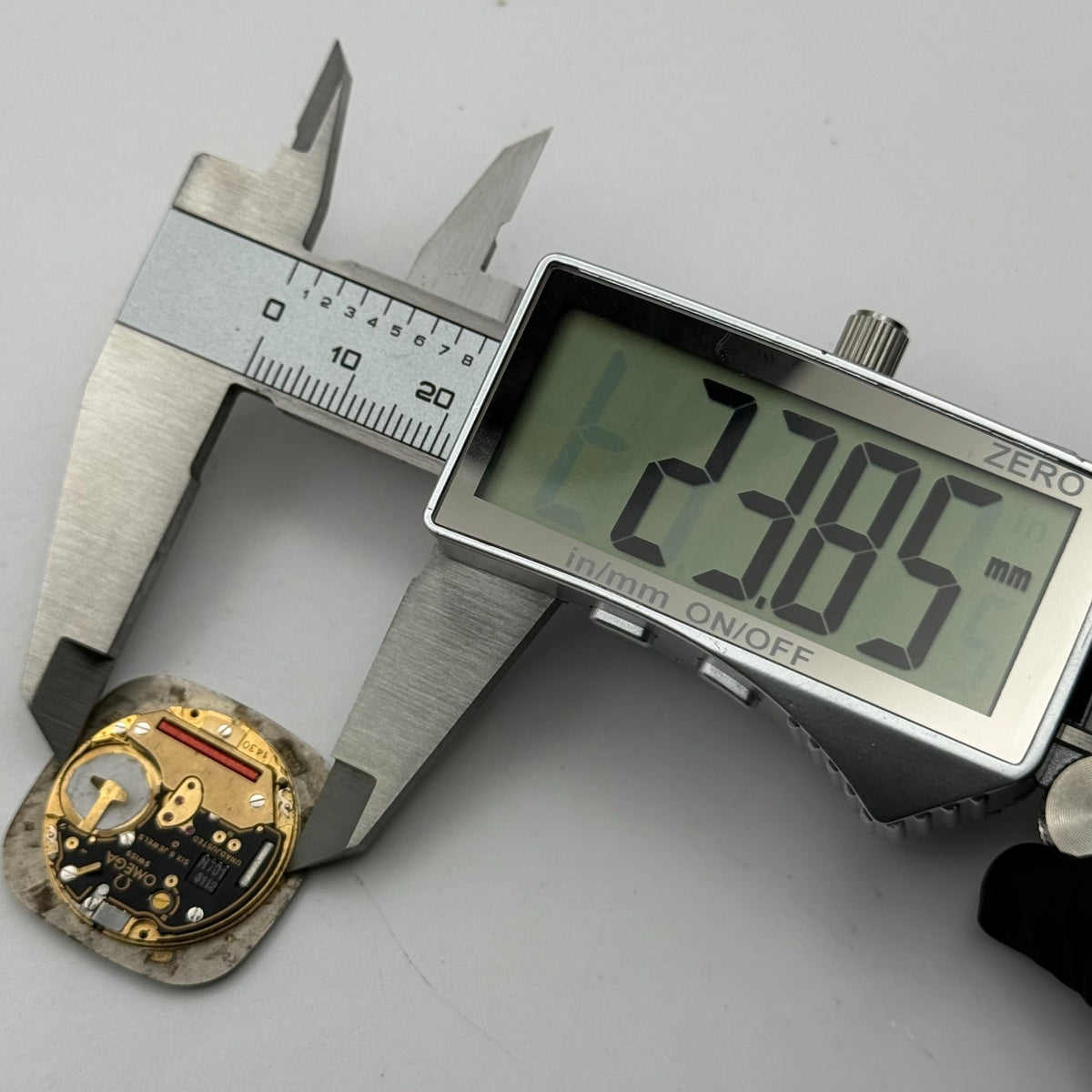 Omega 1430 Watch Movement And Dial UNTESTED Quartz Seamaster Swiss Parts 23.6mm