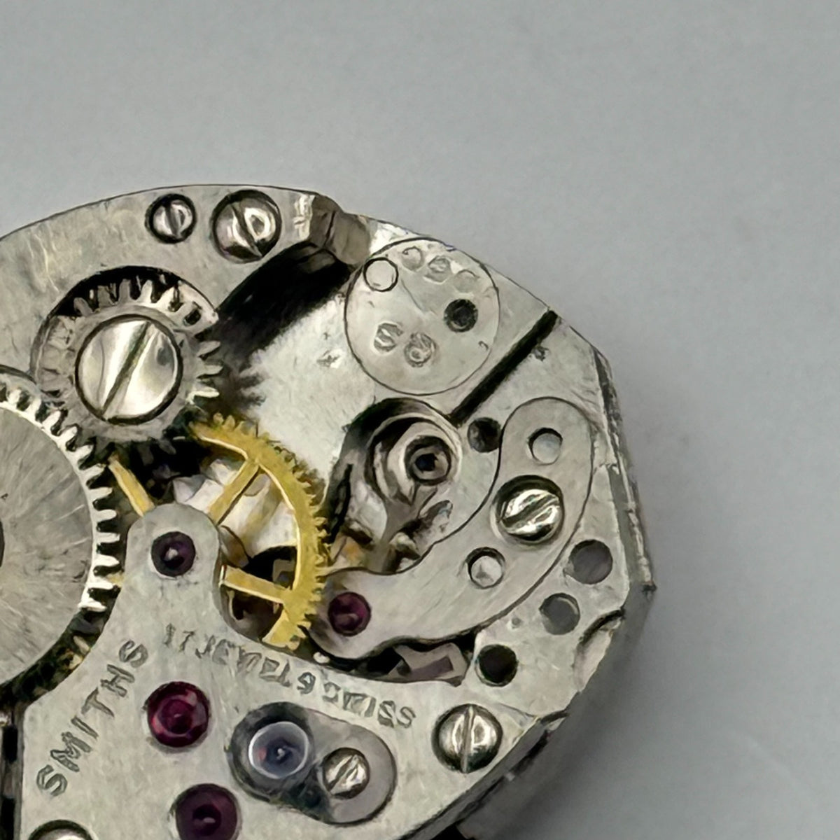 Smiths 950 Watch Movement 17 Jewels Swiss Bad Condition For Parts Repair 12.9mm