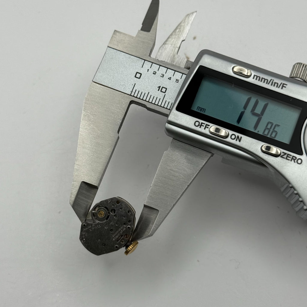 Timex 490 Watch Movement Gt. Britain Unadjusted Manual Wind Parts Repair 15.1mm