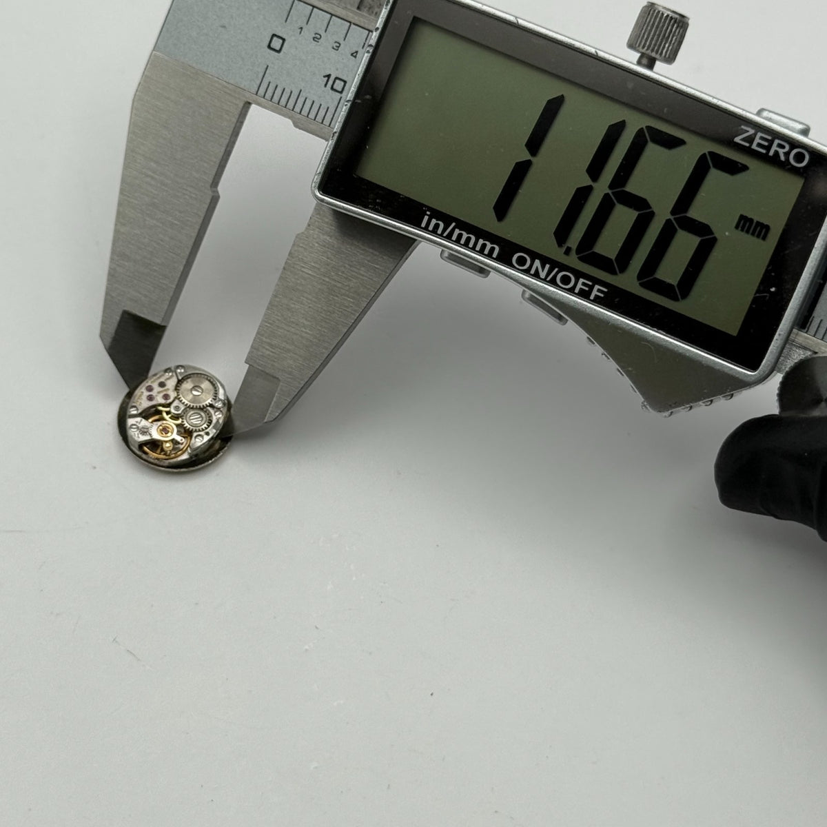 Zenith 1100 Watch Movement Movado Fries Ladies 17 Jewels Manual Wind Parts 11.6m