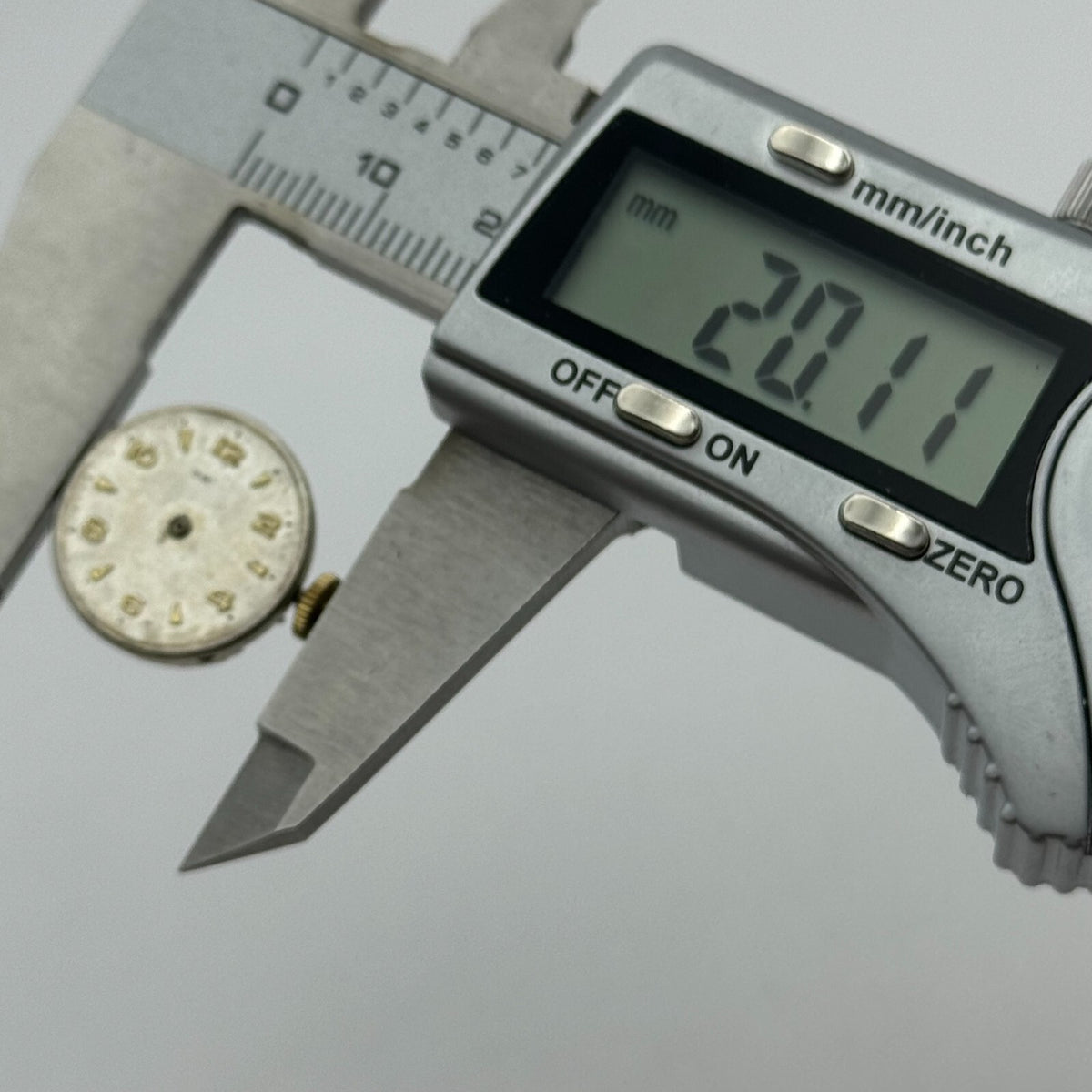 Revue 49 Watch Movement - Vertex Partial 15 Jewels - For Parts / Repair - 17.4mm