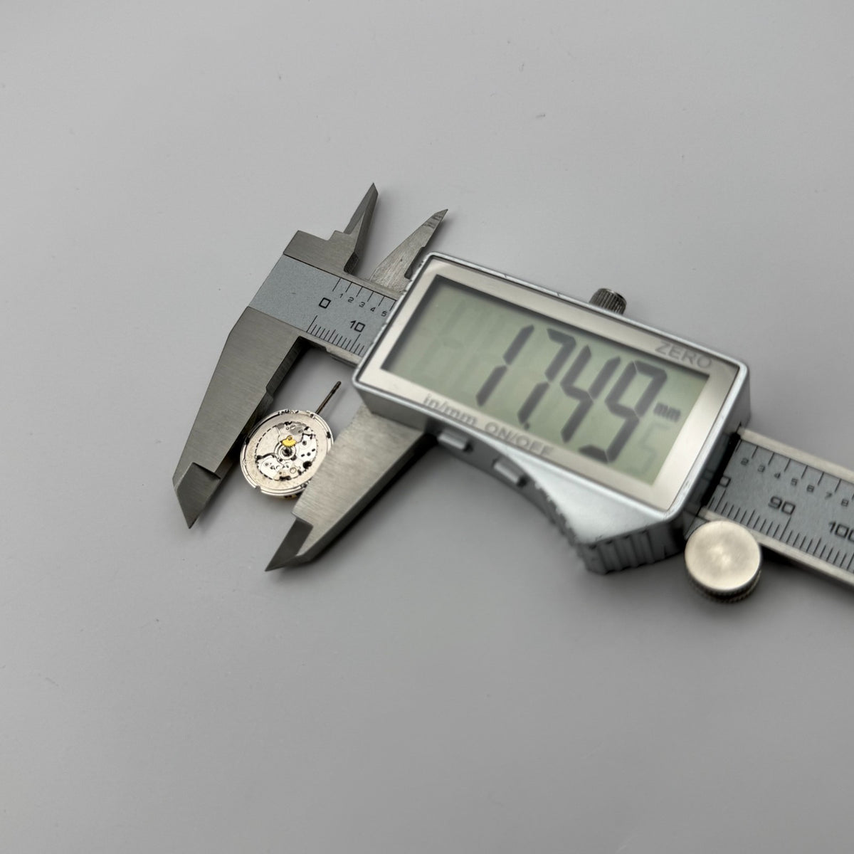 ETA 956.031 Watch Movement Quartz Eterna Swiss 7 Jewels Parts Untested 17.4mm
