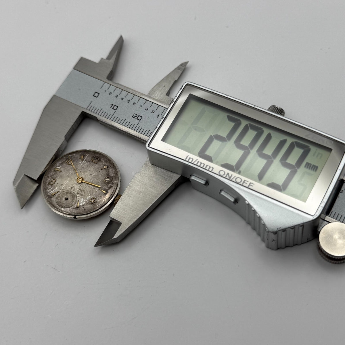 Record 620 Watch Movement - 15 Jewels - For Parts / Repair - 27mm