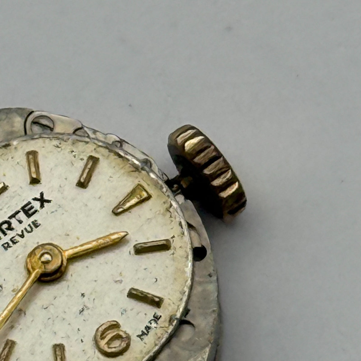 Vertex Revue 205 Watch Movement - Ladies 15 Jewels 15.4m - For Parts / Repair