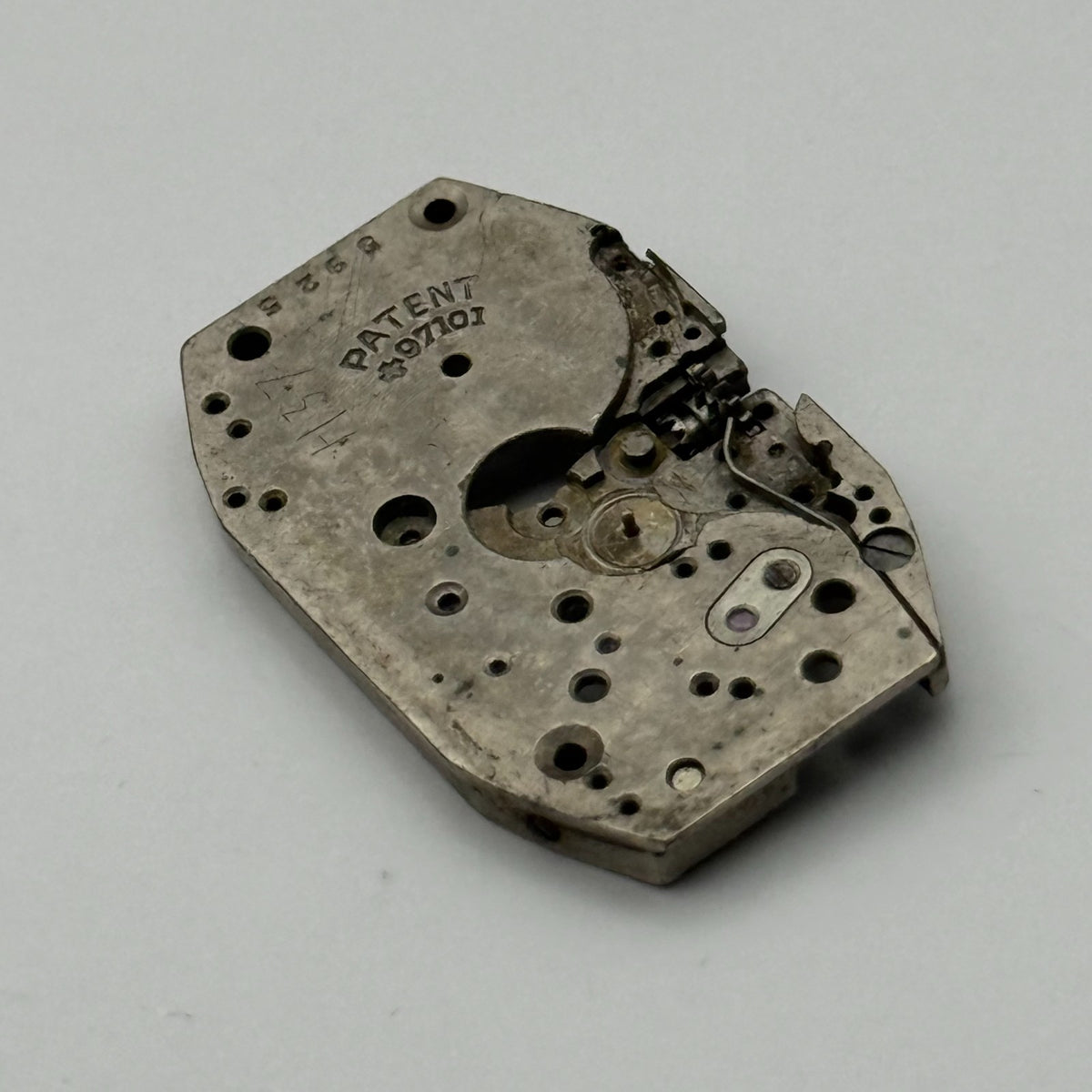 EB Watch Movement Swiss Incomplete Patent 97101 Vintage Parts Repair 15.4mm