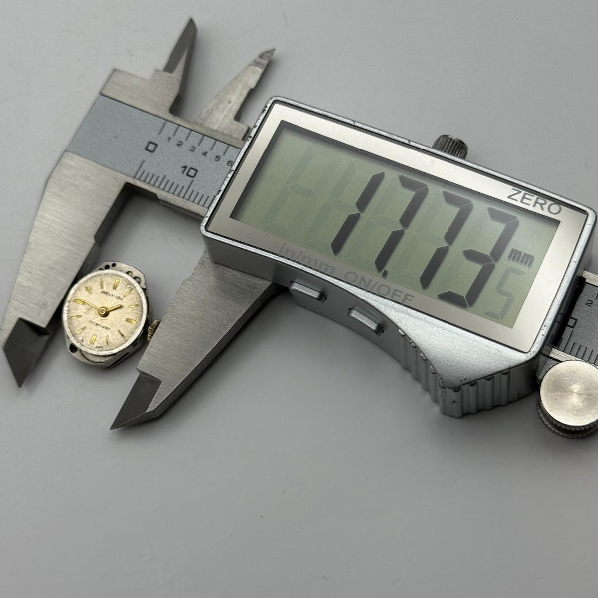 FHF ST 69-21 Watch Movement Ingersoll 17 Jewels Lever Manual Wind Parts 17.7mm
