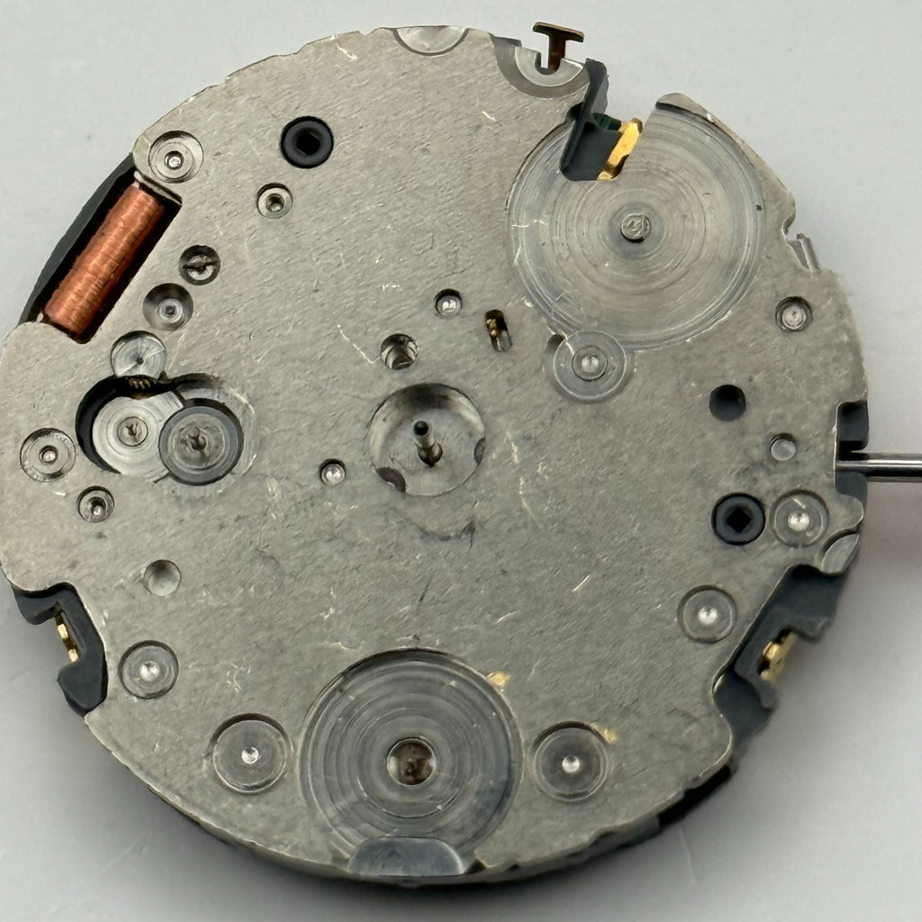 Miyota AW00 Watch Movement - Quartz Japan 0 Jewels - For Parts / Repair - 29.6mm
