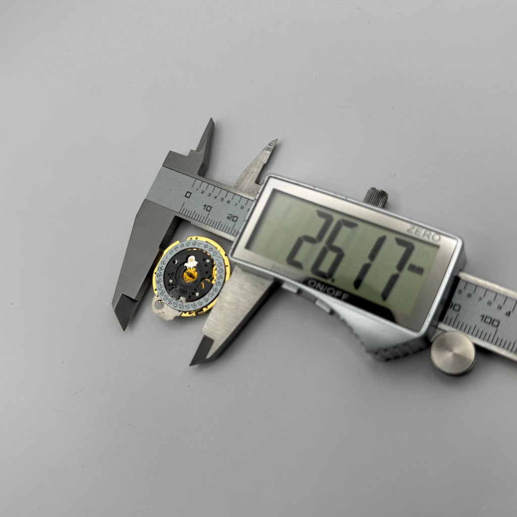 ISA 8172 Watch Movement Quartz Swiss Date 3 Jewels Vintage Parts Repair 26.1mm