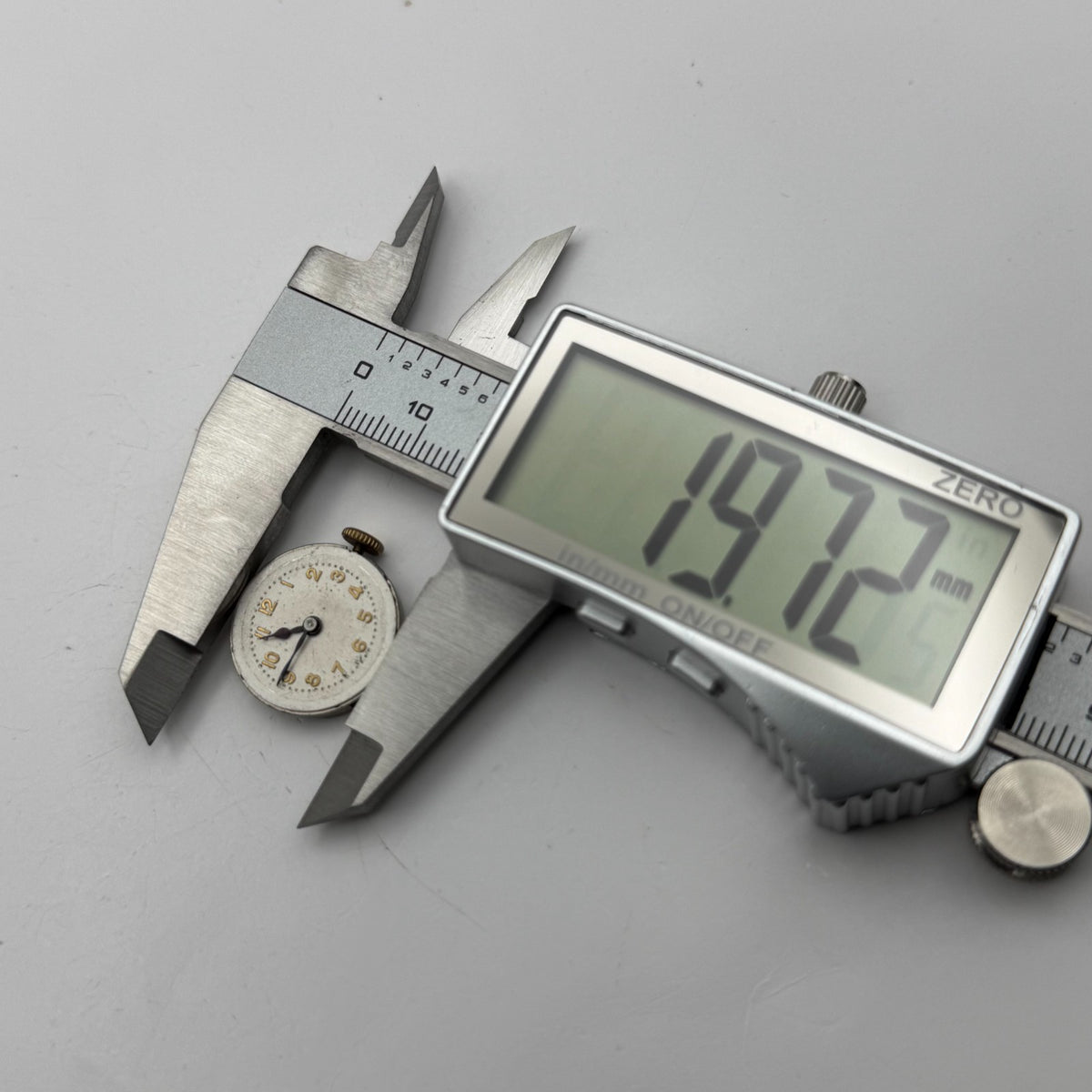 Unidentified Watch Movement Swan 15 Jewels Swiss Manual Wind Parts Repair 19.7mm
