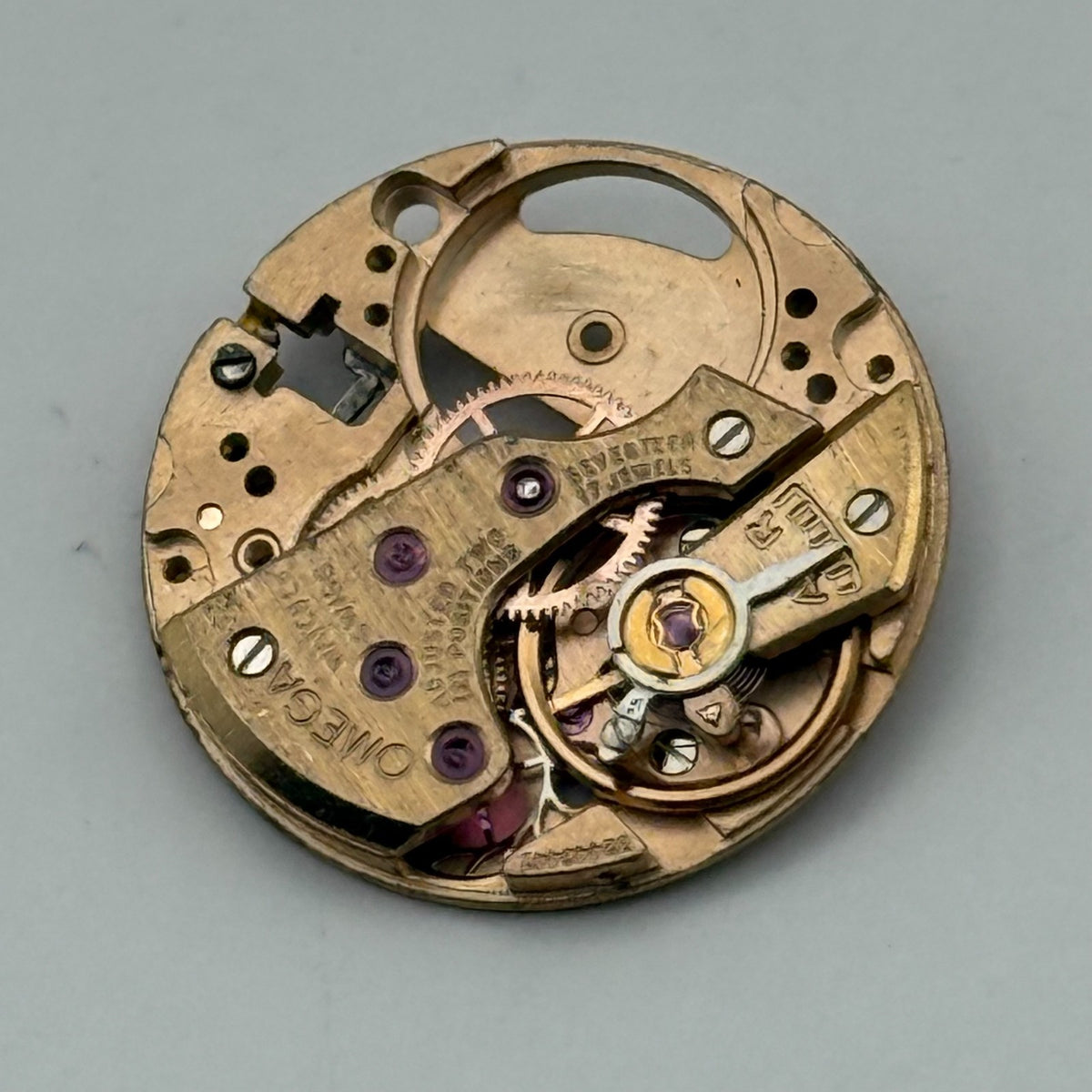 Omega Ladies 17 Jewels Watch Movement - For Parts / Repair - 17.9mm