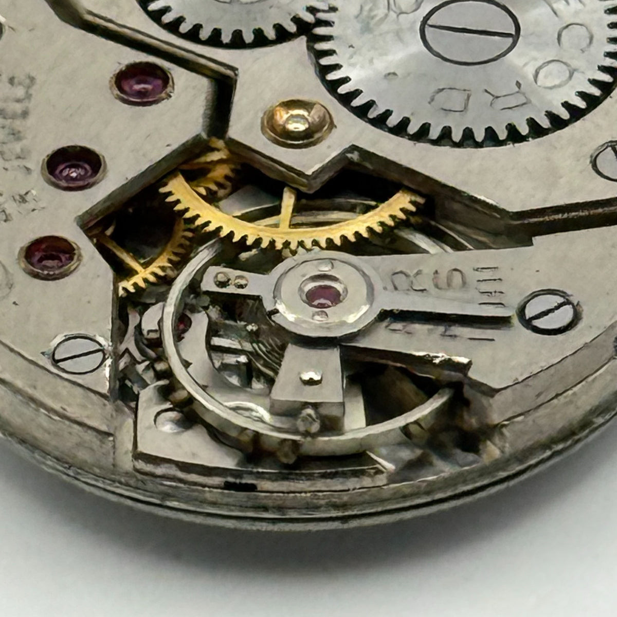 Record 160 Watch Movement - Sub Seconds 15 Jewels - For Parts / Repair - 21.9mm