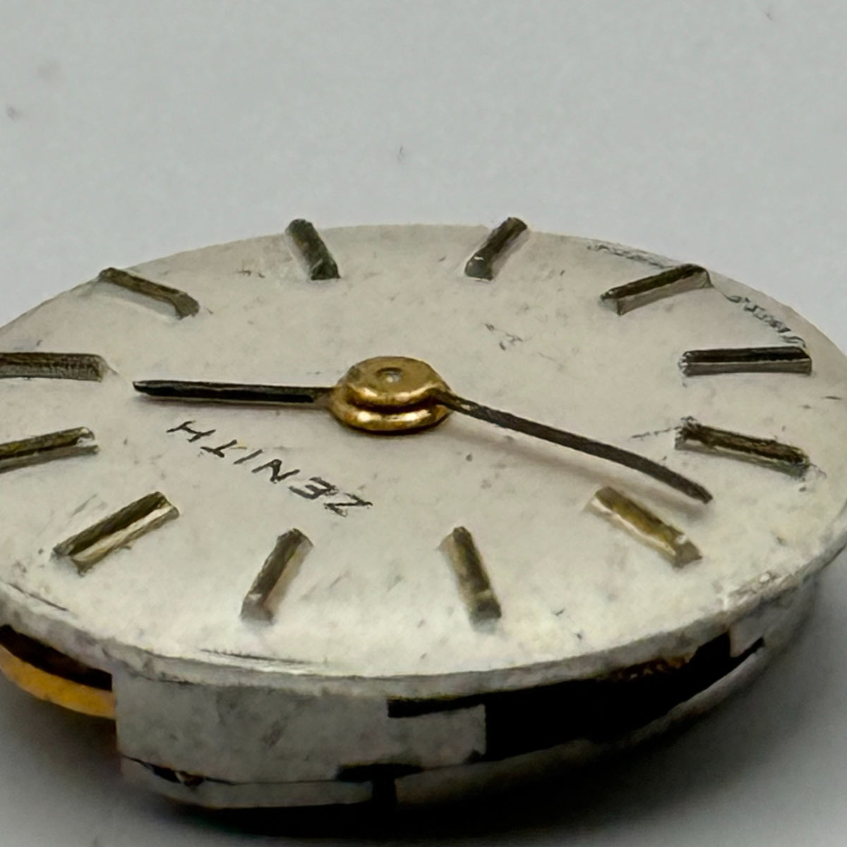 Zenith 1100 Watch Movement Movado Fries Ladies 17 Jewels Manual Wind Parts 11.6m