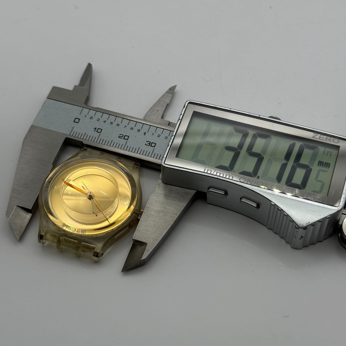 Vintage Swatch Jam Watch AG 1997 Gold Tone ETA Quartz Swiss 33mm Parts 