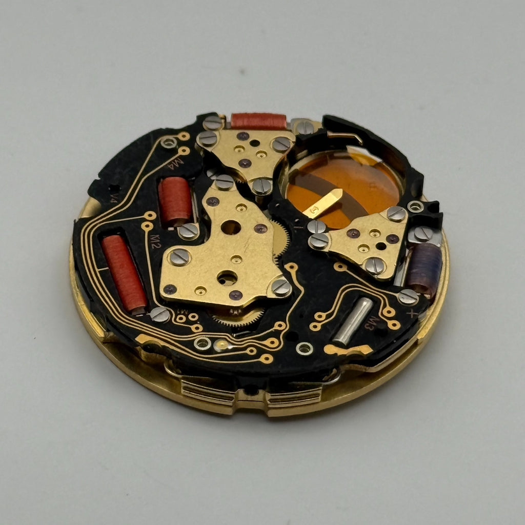 Unidentified Watch Movement - Quartz Spares - For Parts / Repair - 28.5mm