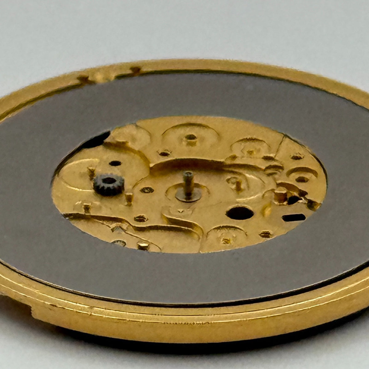 Omega 1434 Quartz Watch Movement - 6 Jewels - For Parts / Repair - 23.8mm
