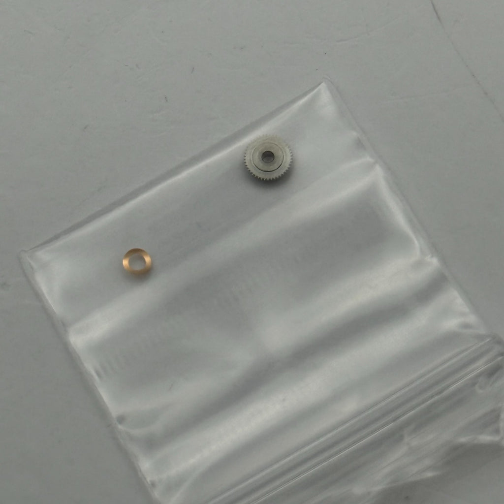 Shiojiri V700C Watch Movement Quartz Japan No Jewel Untested Parts Repair 15.3mm