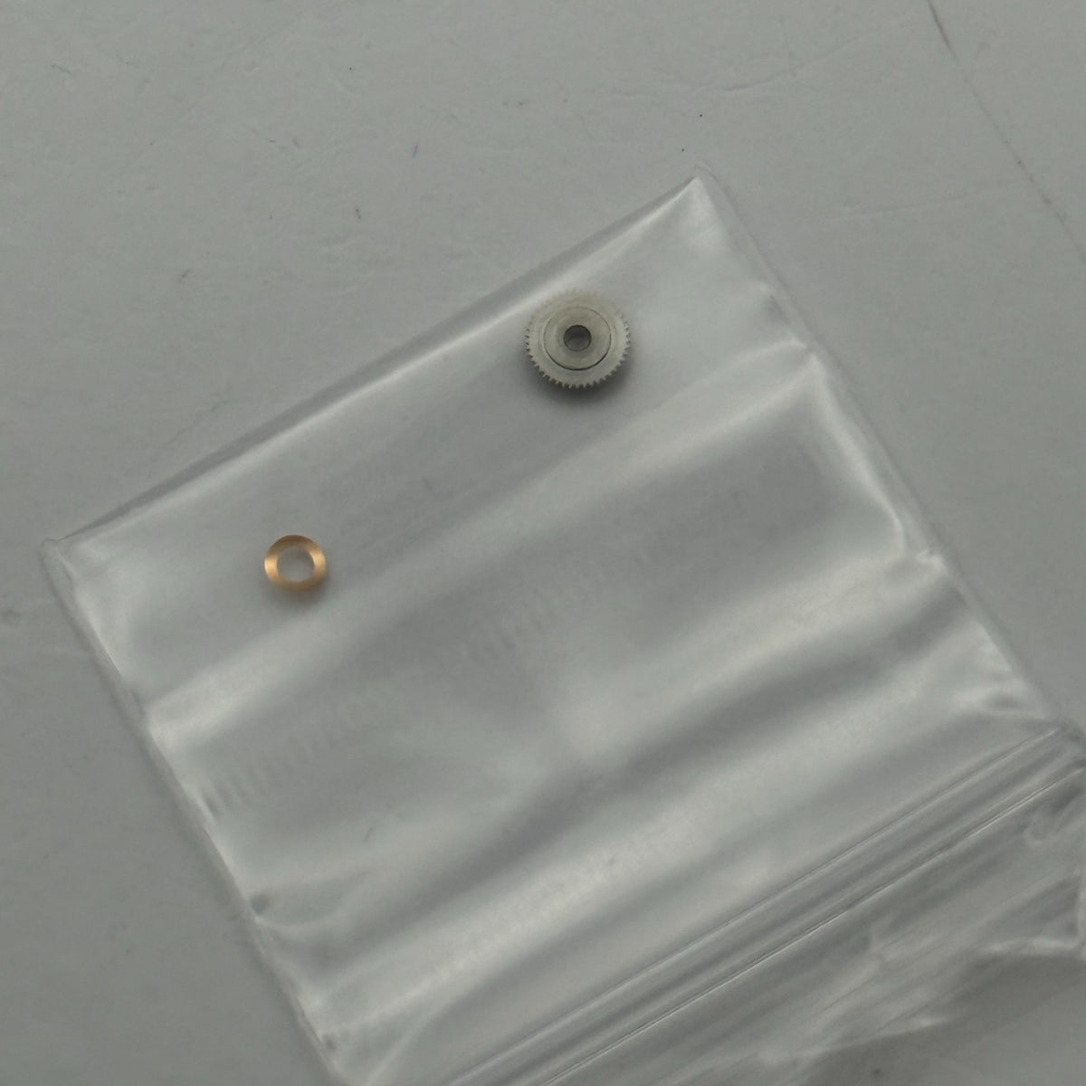 Shiojiri V700C Watch Movement Quartz Japan No Jewel Untested Parts Repair 15.3mm