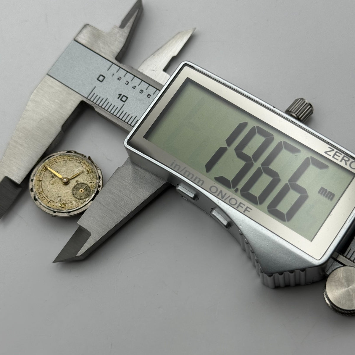 Unidentified Watch Movement Avia Swiss 15 Jewels Manual Wind Parts Repair 19.6mm