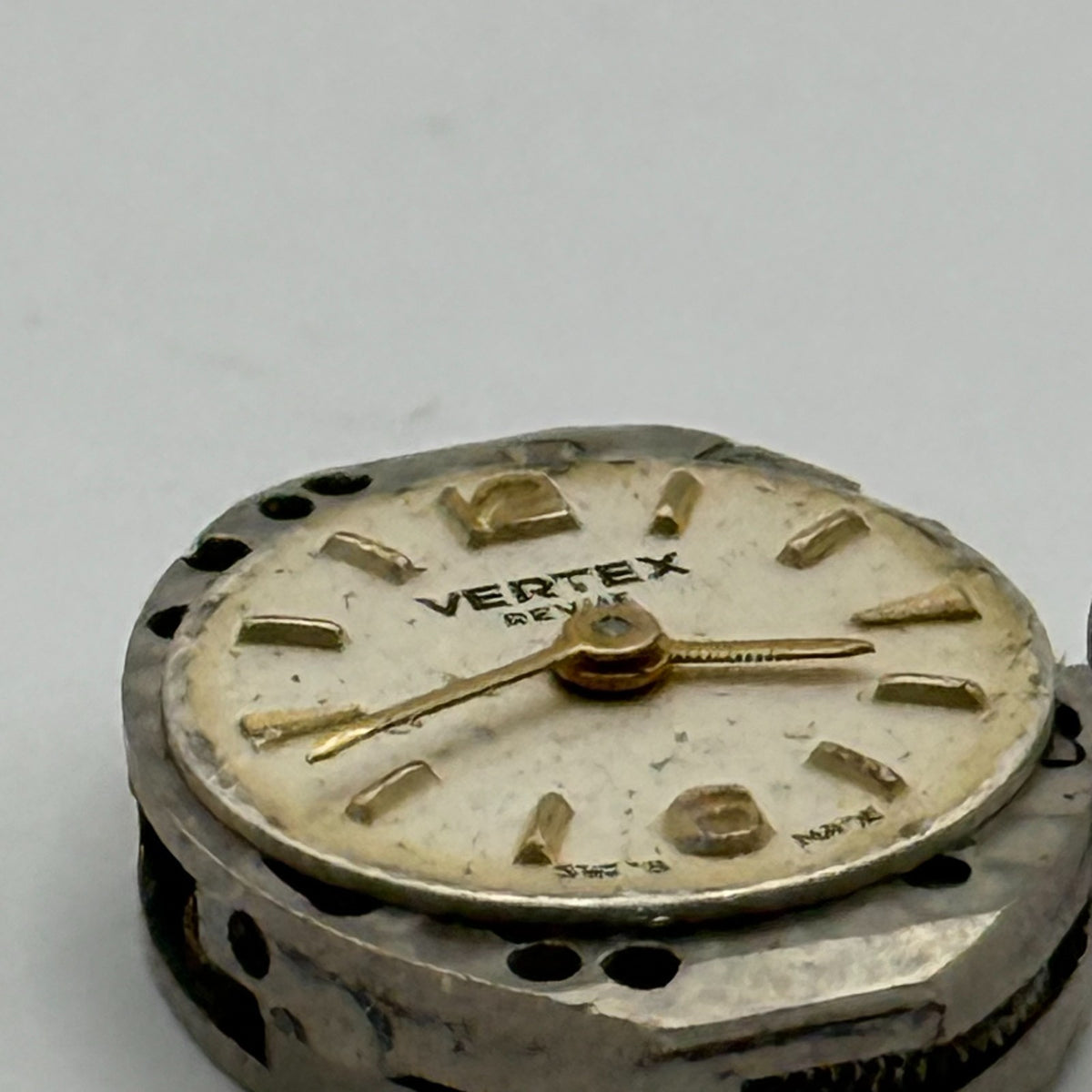 Vertex Revue 205 Watch Movement - Ladies 15 Jewels 15.4m - For Parts / Repair