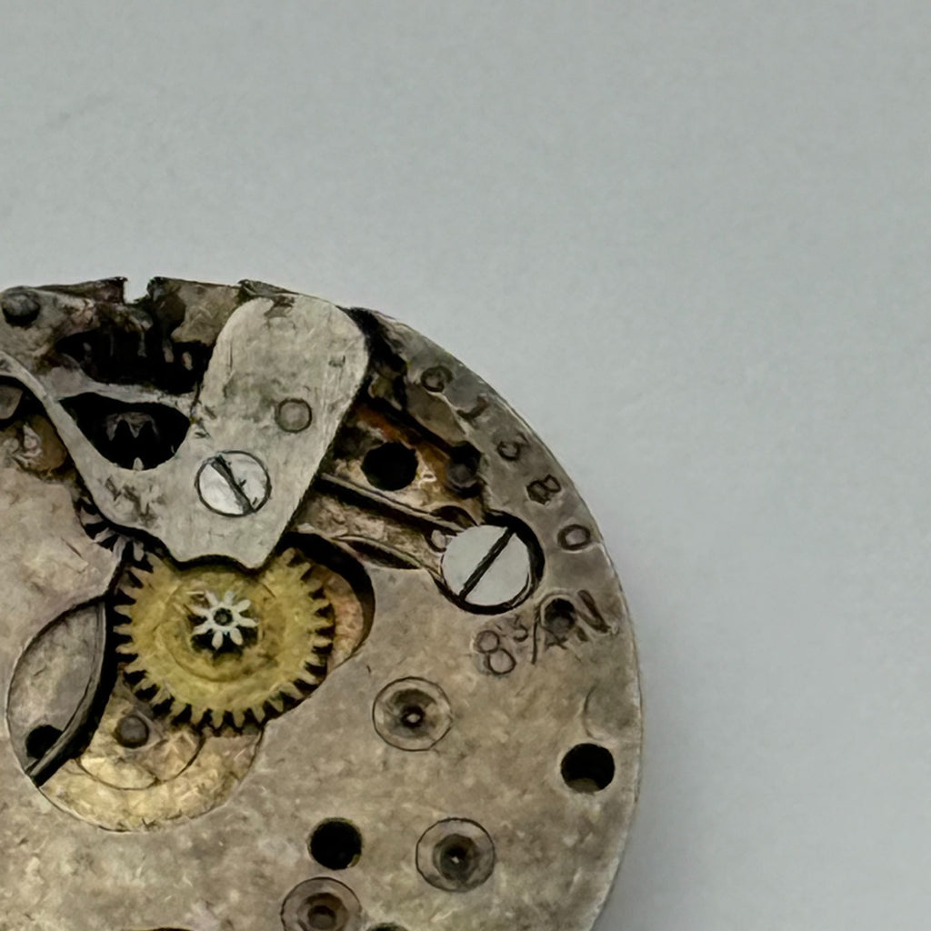 Buren 8 3/4 15 Jewels Watch Movement - For Parts / Repair - 19.7mm