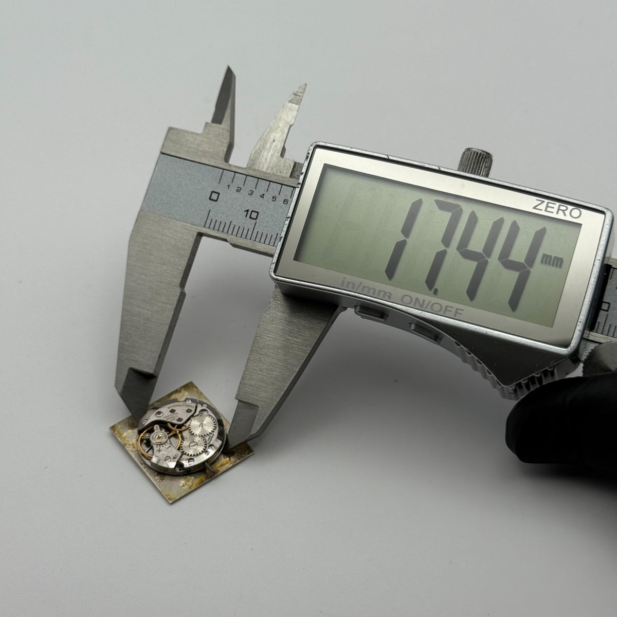 Hamilton C80 Watch Movement - Spares - For Parts / Repair - 17.4mm