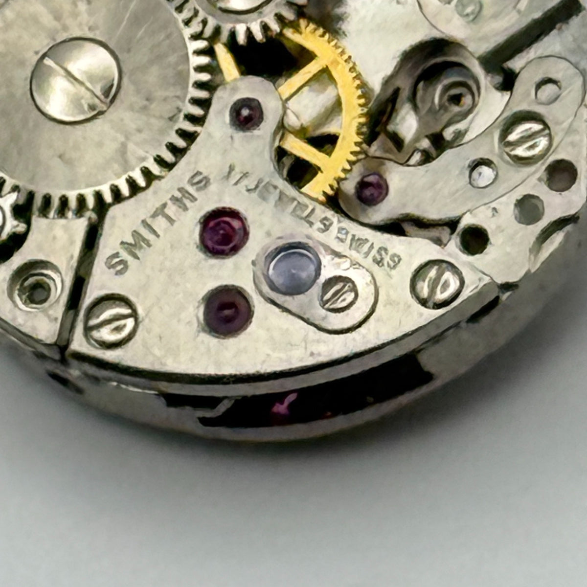 Smiths 950 Watch Movement 17 Jewels Swiss Bad Condition For Parts Repair 12.9mm