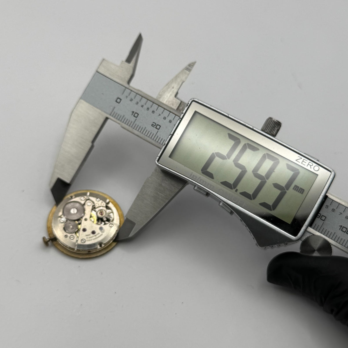 Enicar 1012B Watch Movement A-R 17 Jewels Running Manual Wind Vintage Parts 26mm