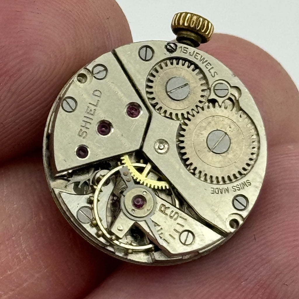 Peseux P 220 Watch Movement - Shield 15 Jewels - For Parts / Repair - 19.7mm