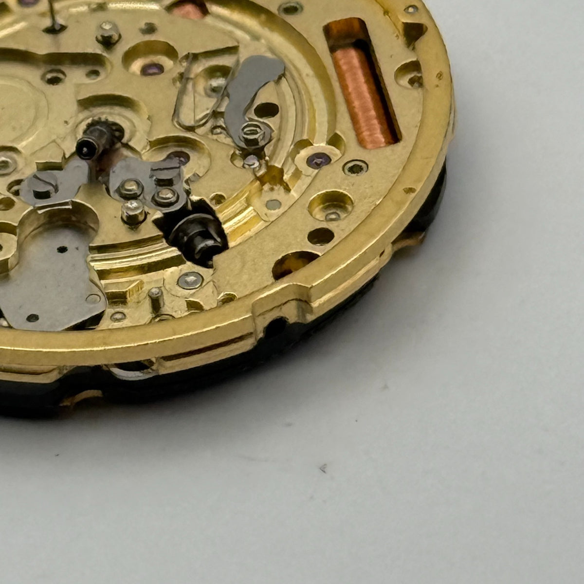 Unidentified Watch Movement - Quartz Spares - For Parts / Repair - 28.5mm