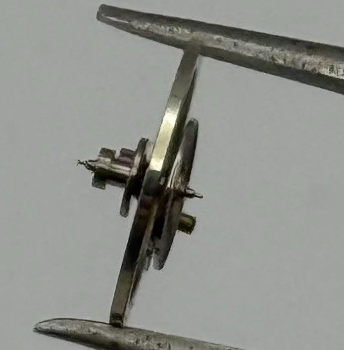 BFG 910 Balance Wheel Complete And Spring Pour Watch Movement Parts NOS