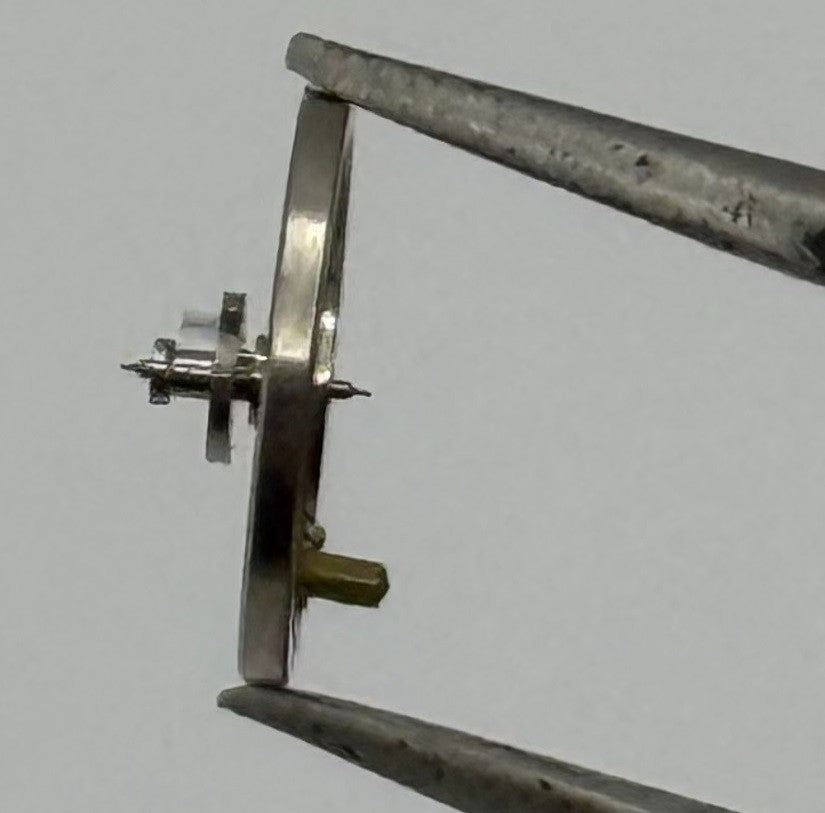Oris 440 442 Balance Wheel Complete And Spring Pour Watch Movement Parts NOS