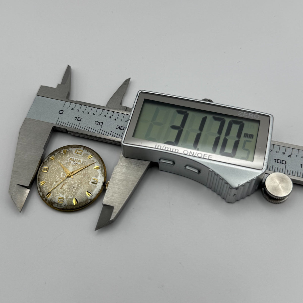 FHF 67 Watch Movement - Avia 15 Jewels - For Parts / Repair - 29.8mm