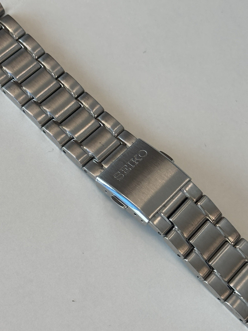 Seiko V172-0AT0 Watch Bracelet - 20mm - M0EV-D-W - New Old Stock