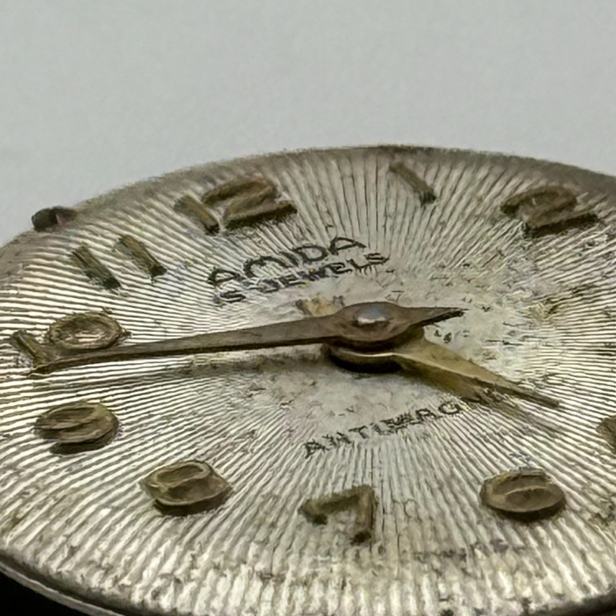 Amida 585 Watch Movement 15 Jewels Swiss Manual Wind Vintage Parts Repair 18.3mm