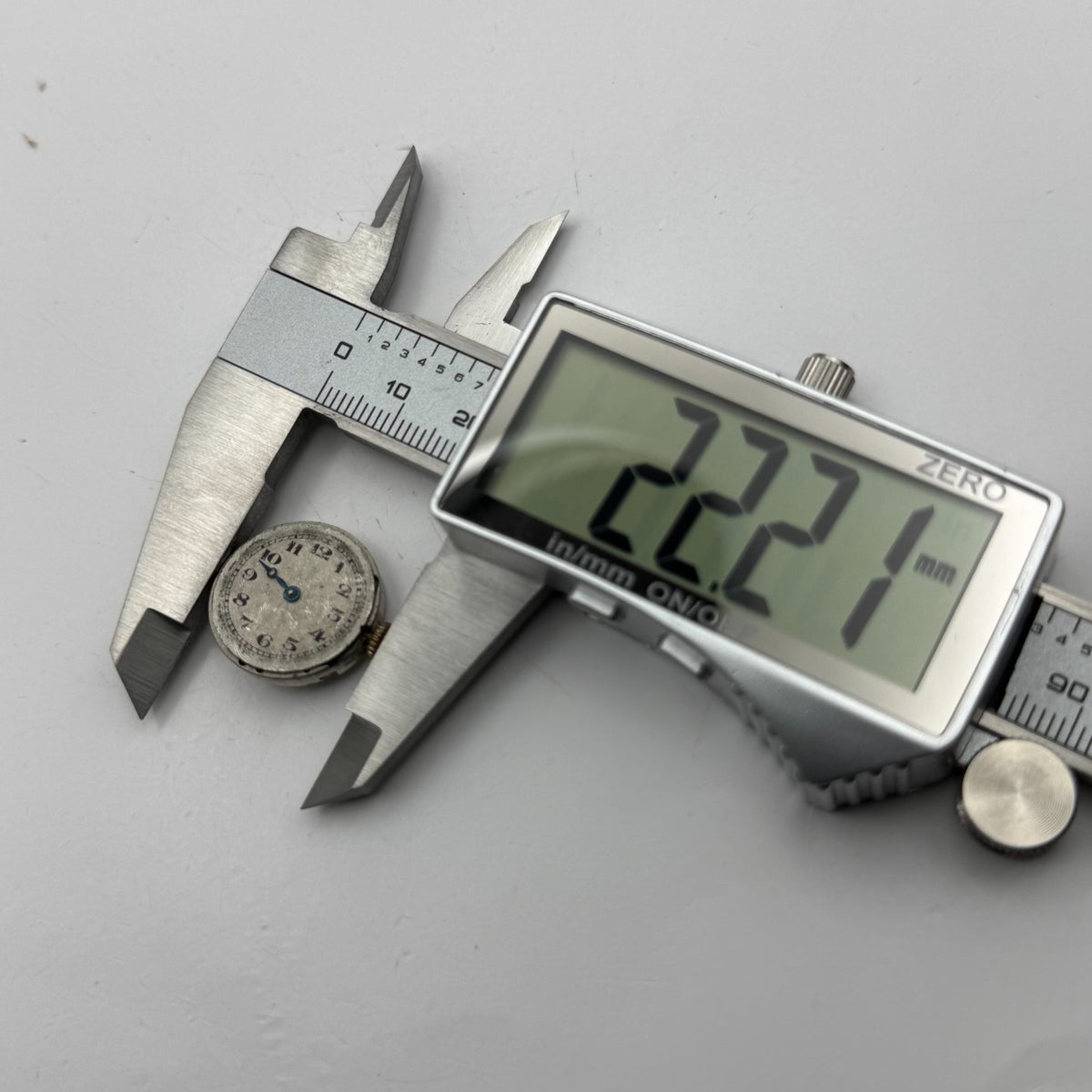 Unidentified Watch Movement 15 Jewels Swiss Manual Wind Parts Repair 19.7mm