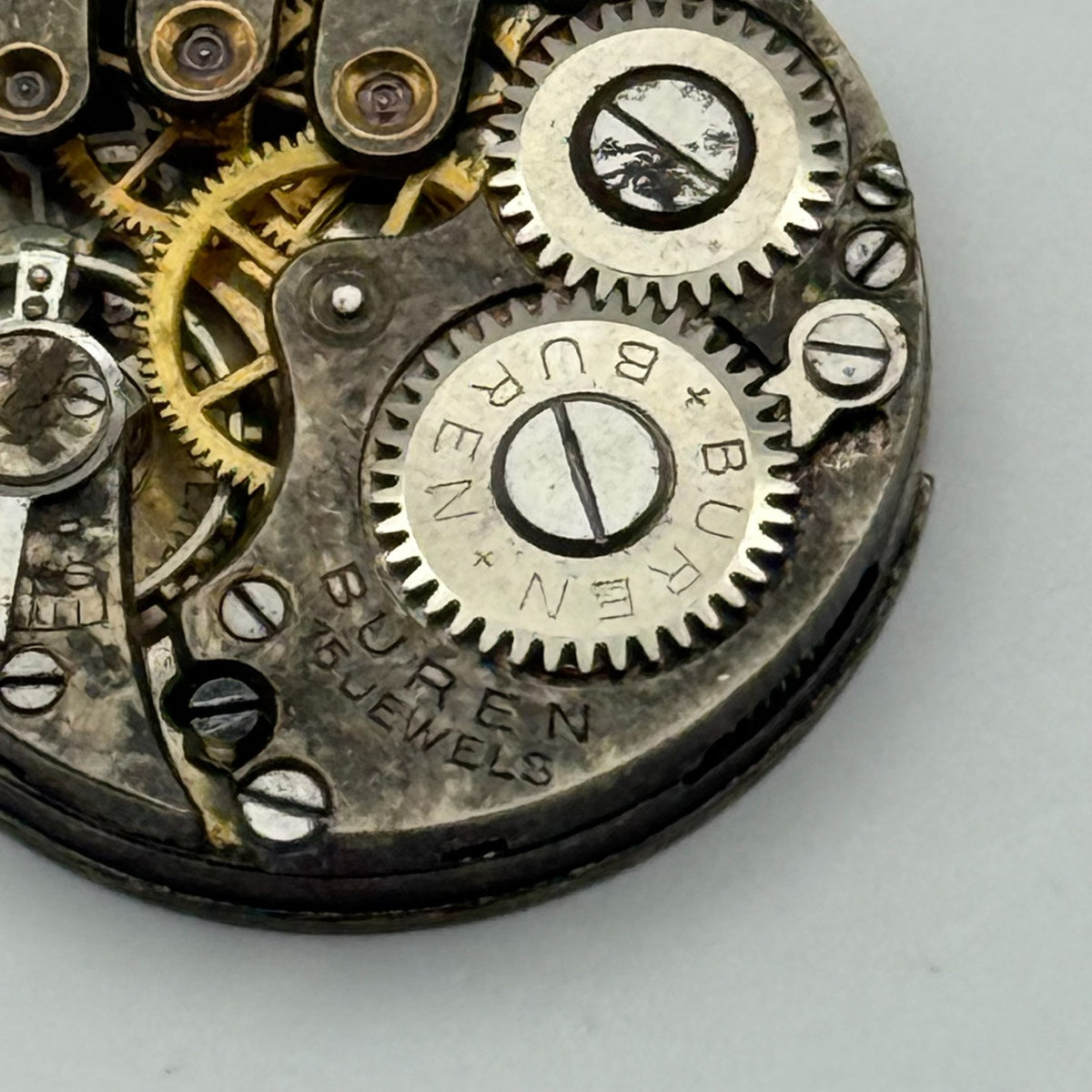 Buren 8 3/4 15 Jewels Watch Movement - For Parts / Repair - 19.7mm